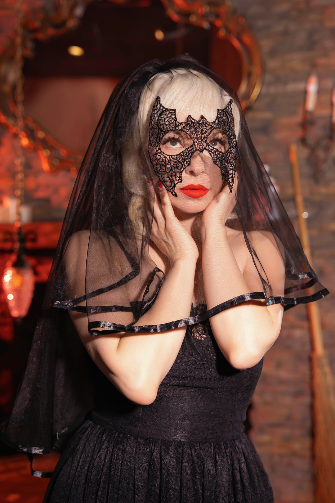 mask for prom dress Black masquerade Mask with White feathers for masquerade balls and Black White prom dresses